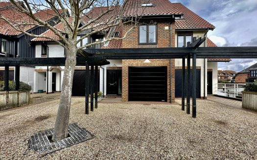 Endeavour Way, Hythe