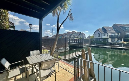 Endeavour Way, Hythe Marina Village