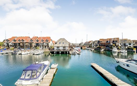 Endeavour Way, Hythe