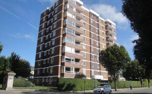 Lingfield Court, Blount Road