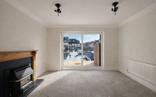 Endeavour Way, Hythe Marina Village