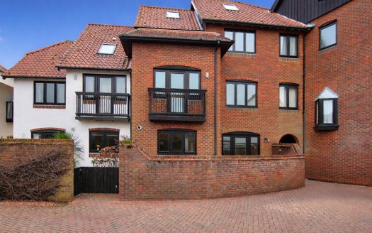 Endeavour Way, Hythe