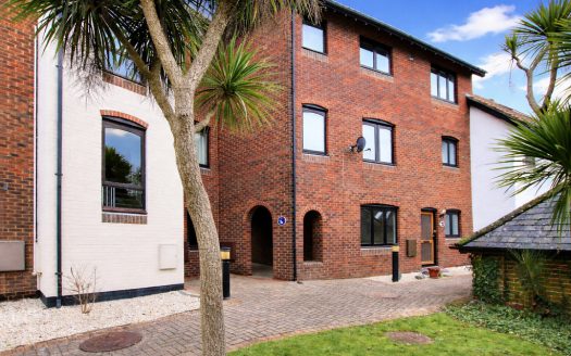 Endeavour Way, Hythe