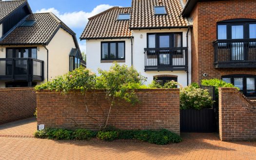 Endeavour Way, Hythe