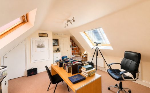 Endeavour Way, Hythe